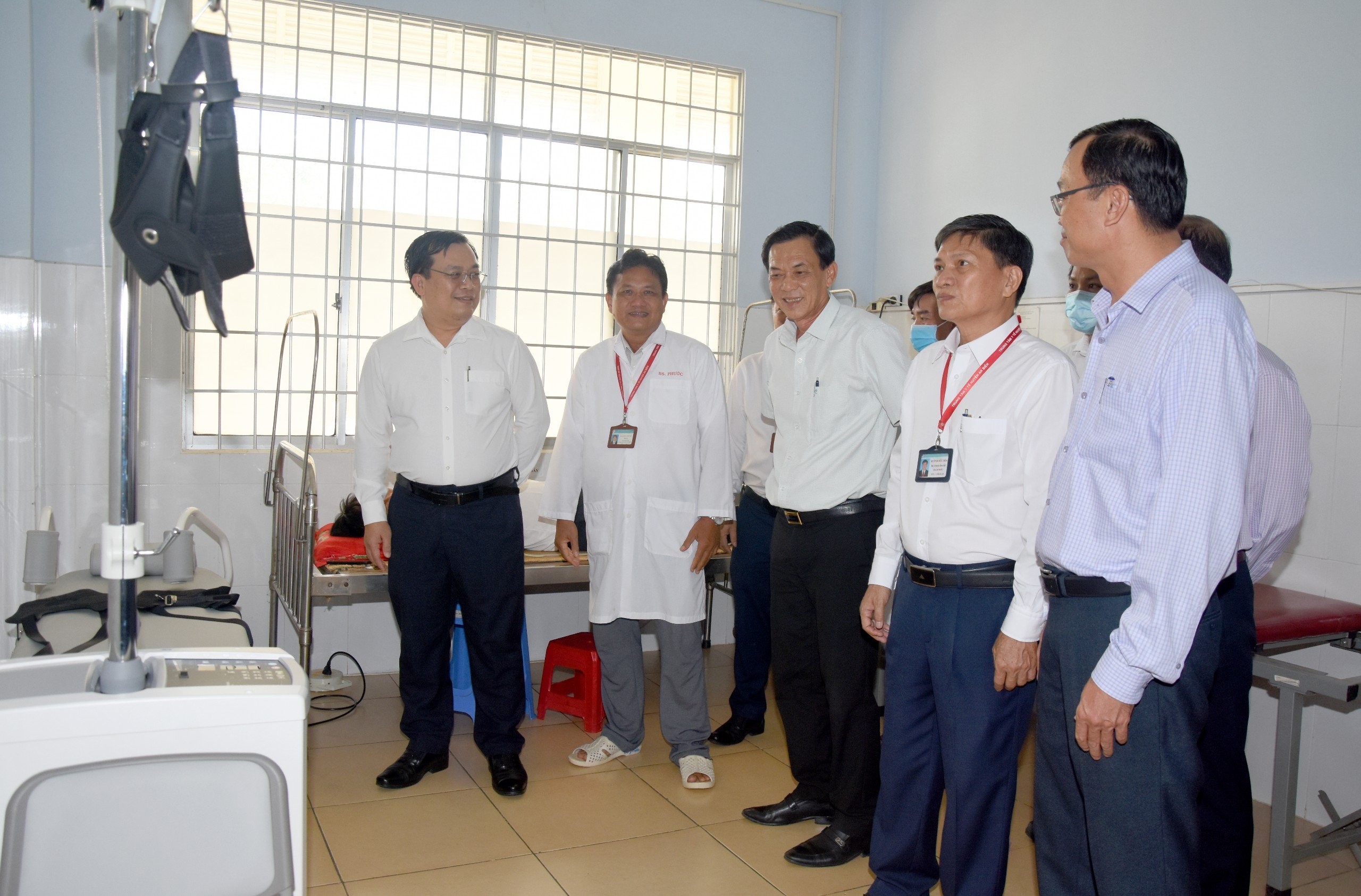 Japanese Consul General donates medical equipment to southern medical center