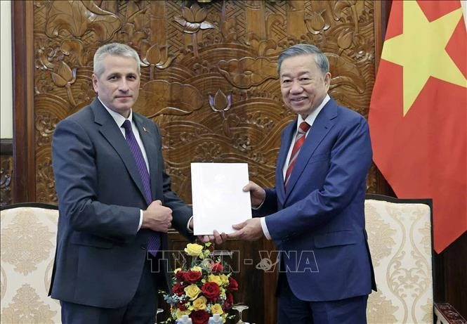 President receives Belarusian Ambassador