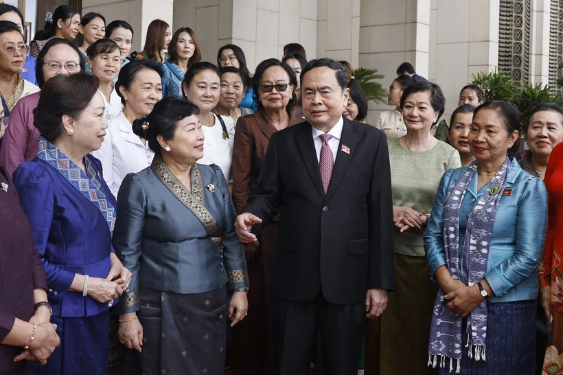 Top legislator receives delegations of Lao, Cambodian women’s unions