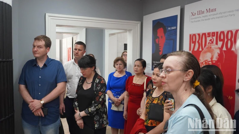 Portrait exhibition of President Ho Chi Minh in Lenin s hometown