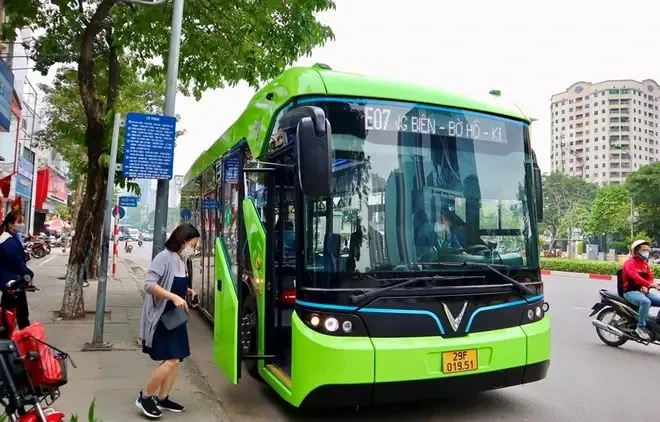 Hanoi to use all green buses by 2035