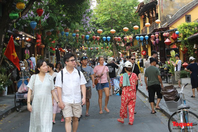 Promoting aviation and tourism development