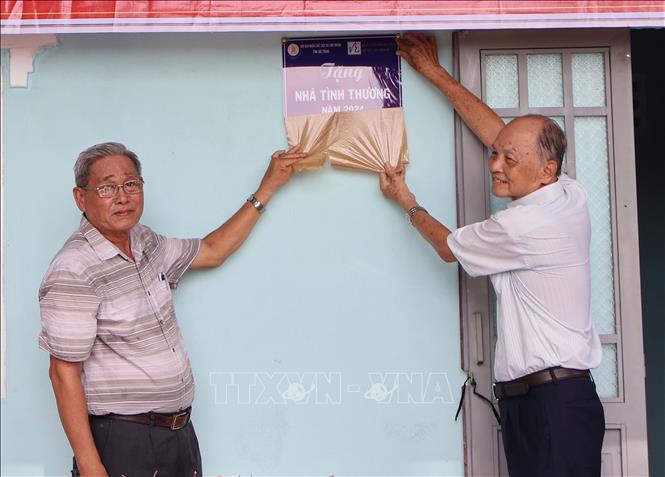 Victims of Agent Orange receive housing support