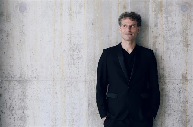 French conductor pianist to host concert tour in Vietnam