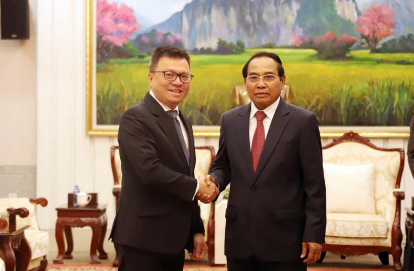 Lao officials applaud fruitful ties between Nhan dan, Pasaxon newspapers