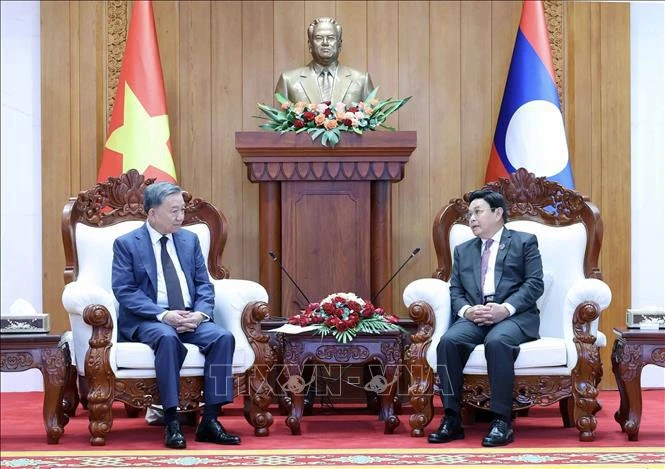 Vietnam, Laos treasure great friendship, special solidary