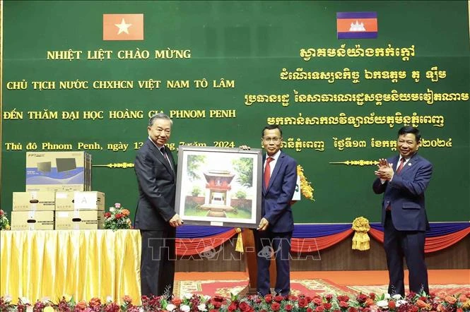 President visits Royal University of Phnom Penh