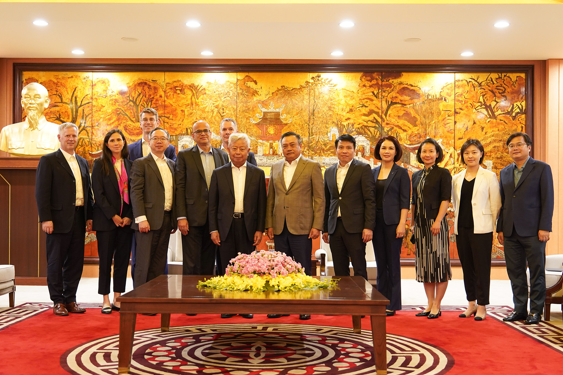 Asian Bank intends to expand cooperation with Vietnamese capital city