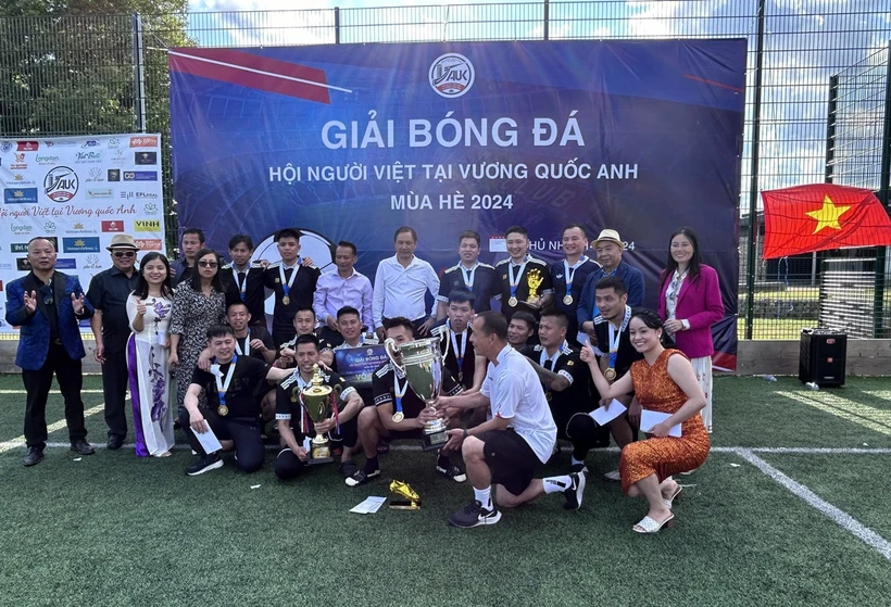 Football tournament attracts overseas Vietnamese across UK