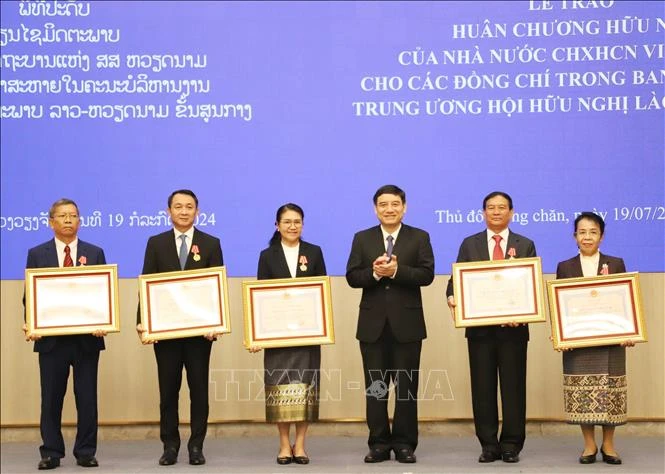 Laos-Vietnam Friendship Association members honoured