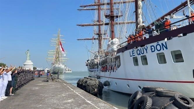 Sailing ship 286-Le Quy Don leaves Indonesia for Brunei