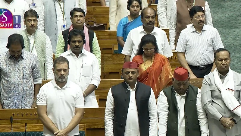 Indian House of Commons observes one minute of silence for Party General Secretary Nguyen Phu Trong