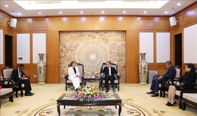 Party official hosts delegation of Dominican Republic s MIU Party