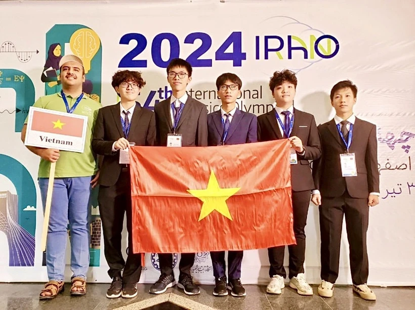 All five Vietnamese students win medals at int’l physics Olympiad