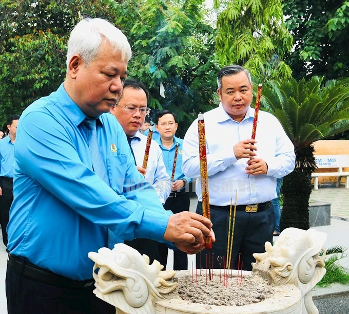 HCMC Trade union members commemorate President Ho Chi Minh, President Ton Duc Thang