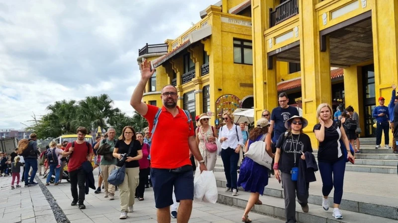 Vietnam greets some 10 million foreign tourists in seven months