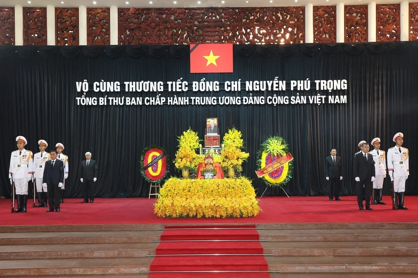 Spanish man admires Vietnamese people s affection for General Secretary Nguyen Phu Trong