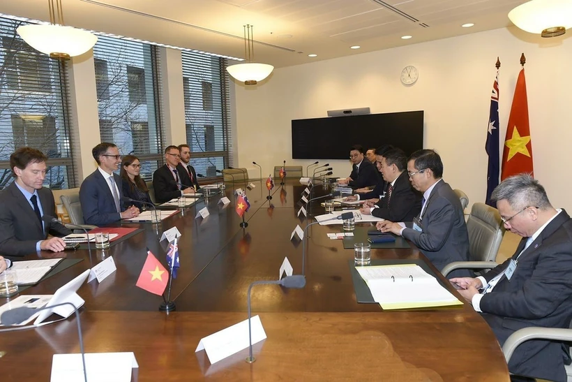 Finance minister pays working visit to Australia