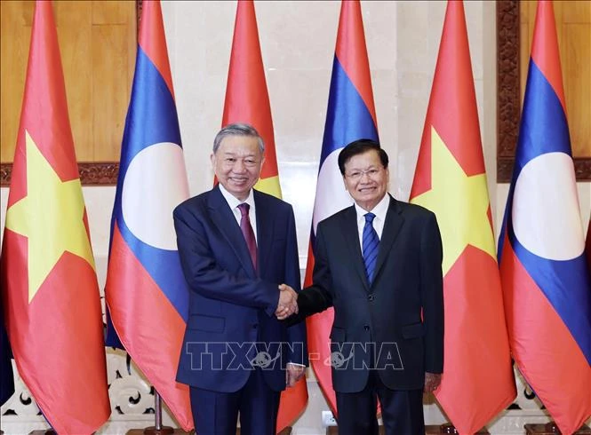 Lao Party General Secretary, State President congratulates Vietnamese counterpart