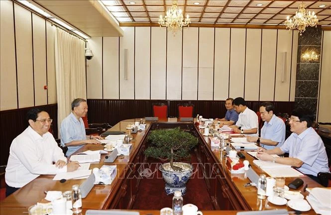 Party General Secretary To Lam chairs meeting of key leaders