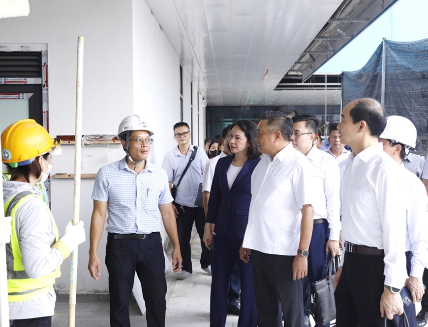 Hanoi leader inspects key projects