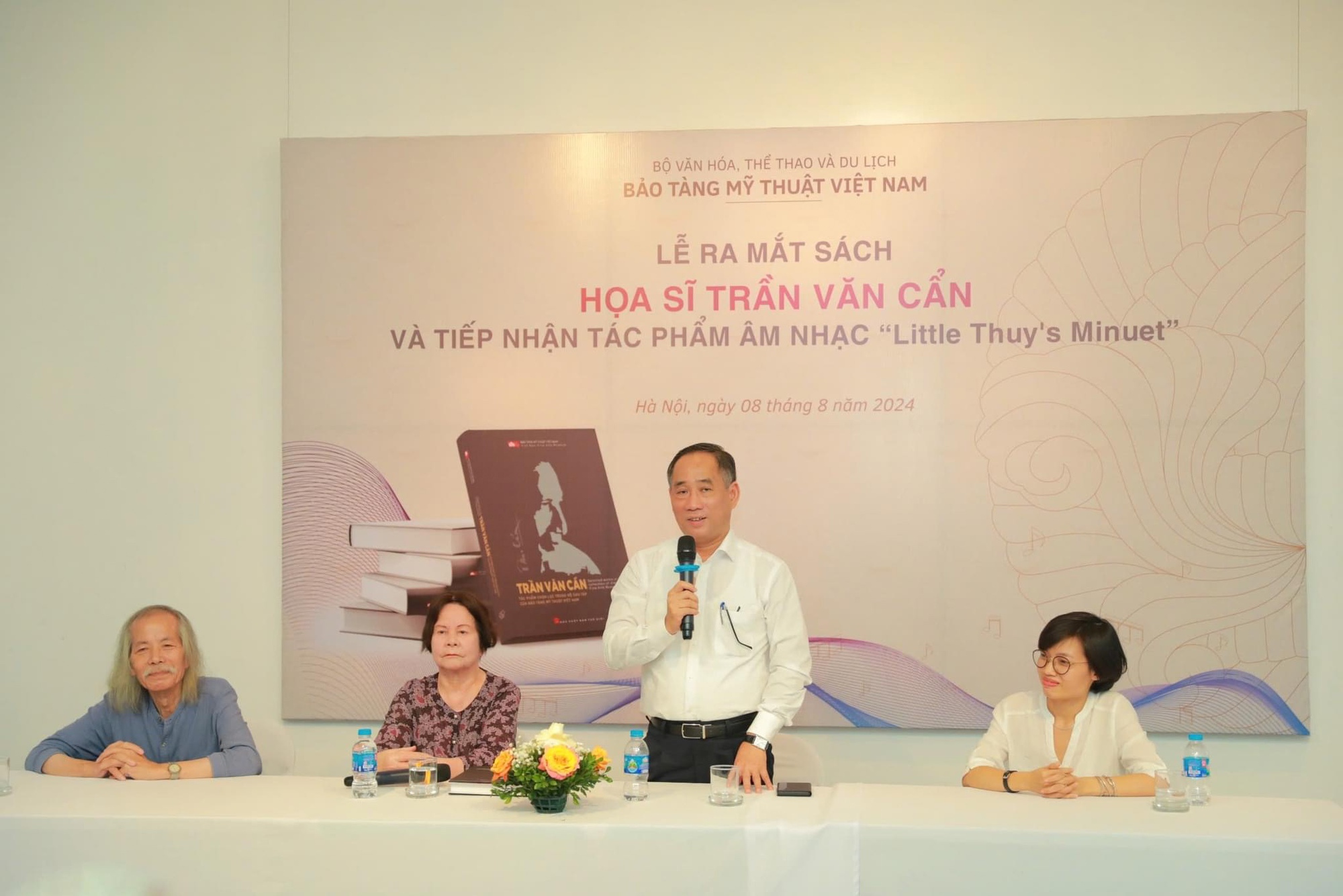 Works by Vietnamese famous painter Tran Van Can introduced in a book