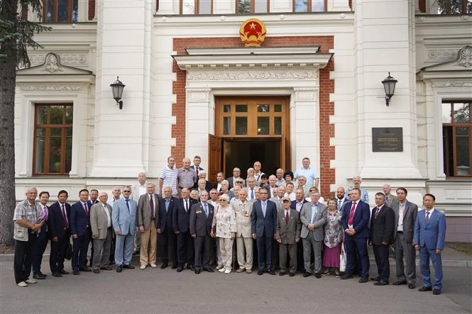 Embassy honors loyal Russian friends of Vietnam