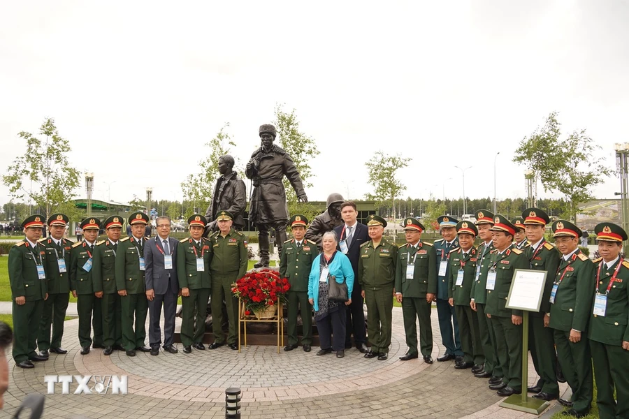 Monument dedicated to Vietnamese volunteer soldiers inaugurated in Russia