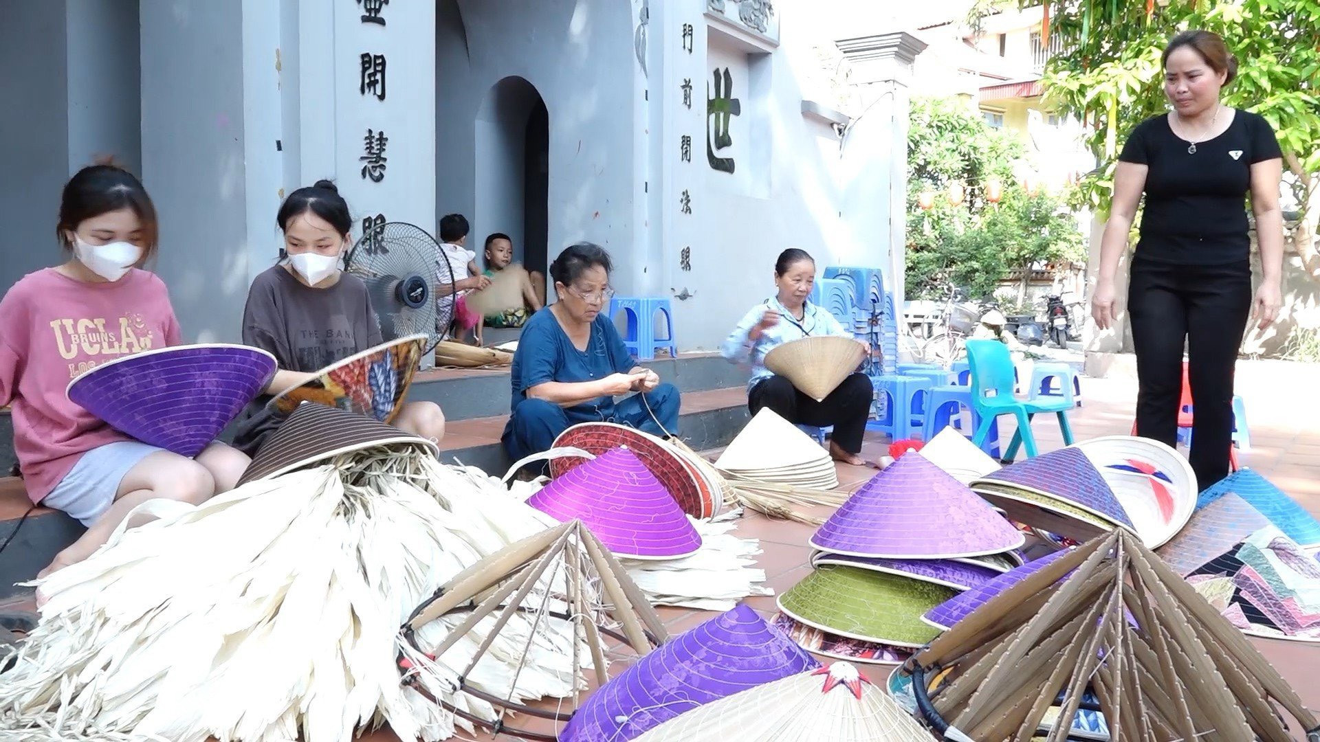 Hanoi promotes traditional conical hats as OCOP 4-star product