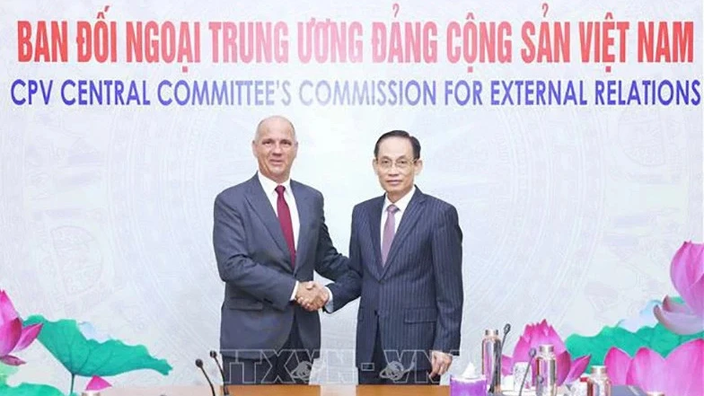 Portuguese Communist Party pays working visit to Vietnam