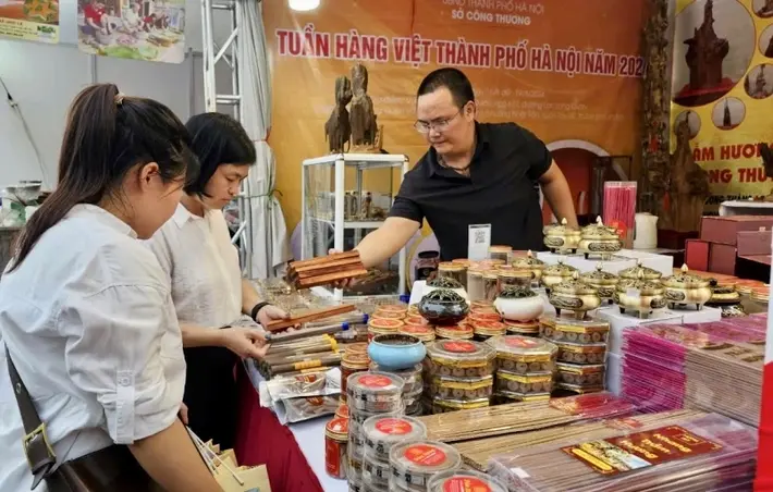 Hanoi s Vietnamese Goods Week 2024 takes place in Tay Ho district