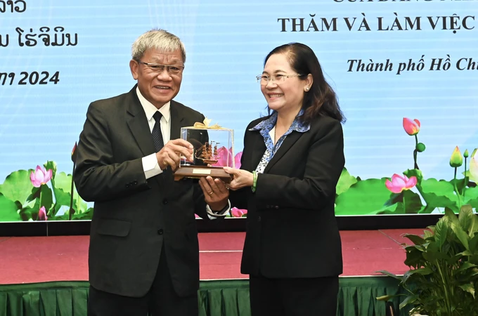 Ho Chi Minh City leader receives Lao guests