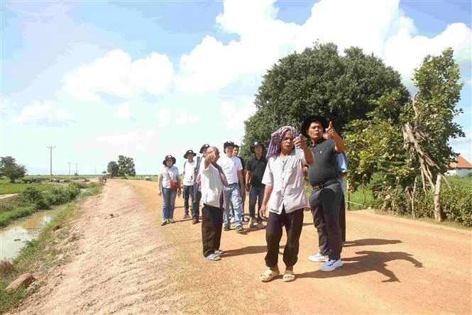 Vietnamese scholars join trip to explore history about Pol Pot genocidal regime in Cambodia