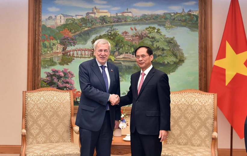 Vietnam treasures relations with Chile Deputy PM