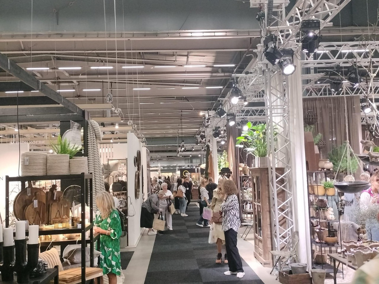 Hanoi showcases over 500 craft products in Sweden