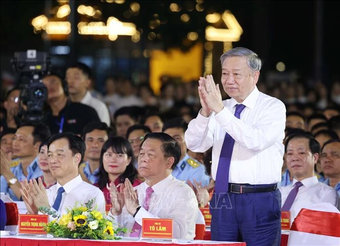 Top leader attends special artistic programme honouring President Ho Chi Minh s testament