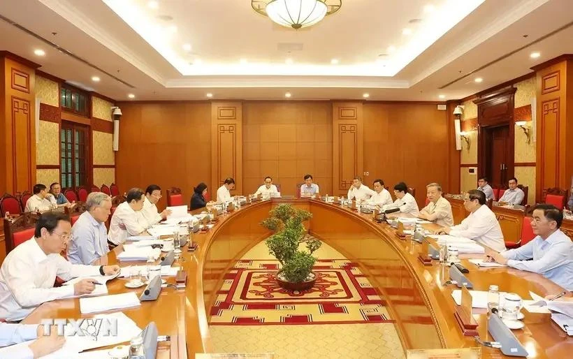 Top leader chairs Politburo s meeting to discuss important documents