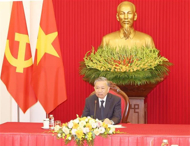 Vietnamese top leader holds phone talks with RoK President