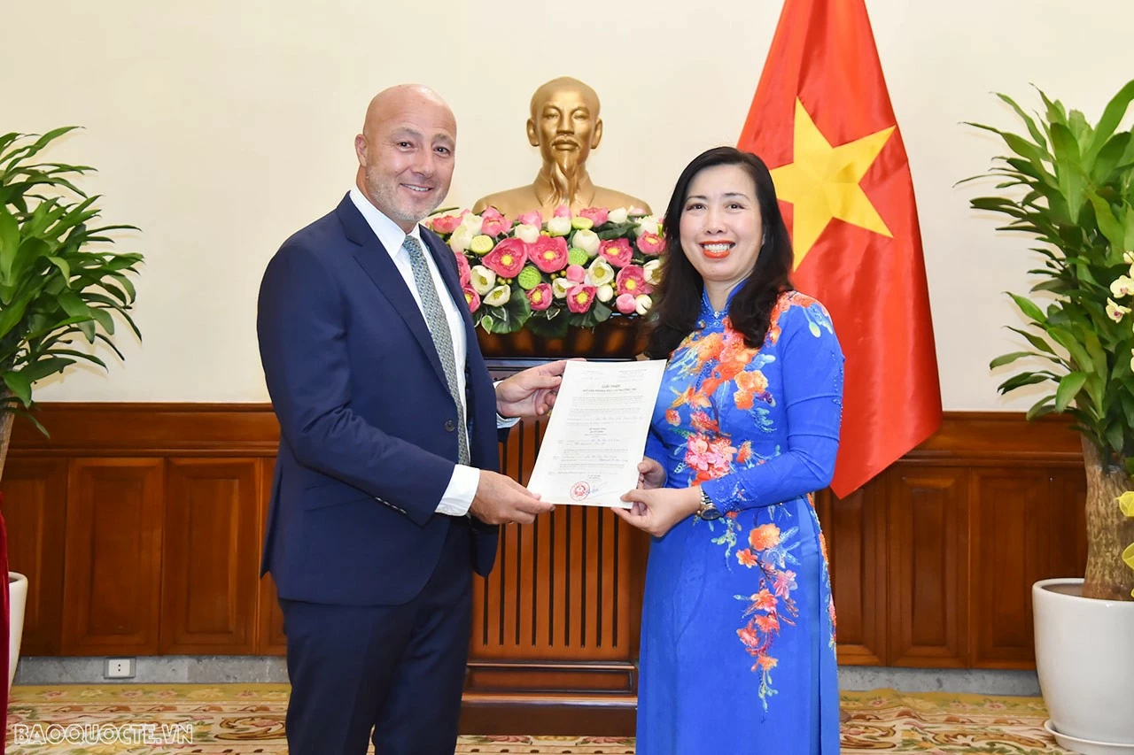 Vietnam licenses The New York Times Resident Office