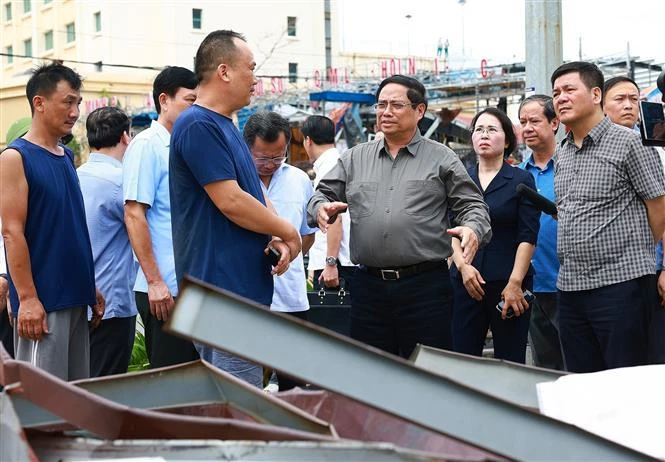 PM inspects recovery efforts in typhoon-hit Quang Ninh province