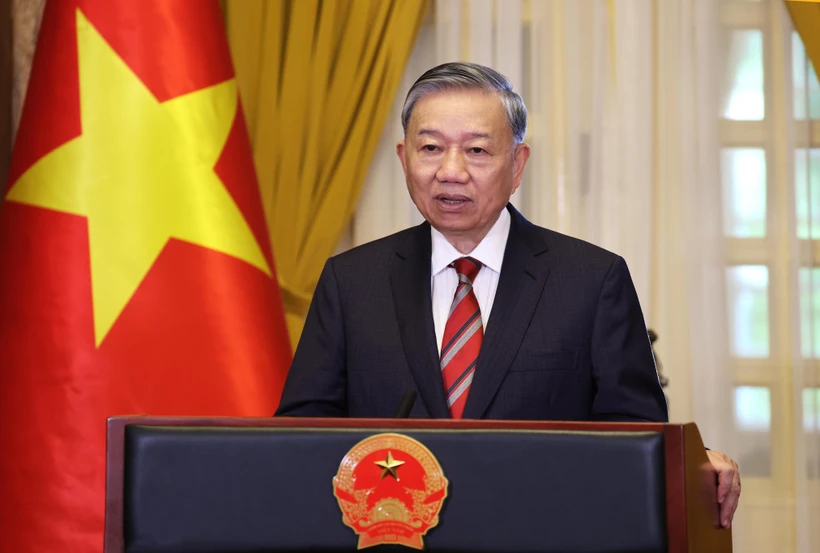 Vietnam ready to contribute to a bright future for all people top leader