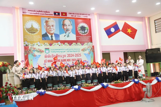 Nguyen Du Lao-Viet bilingual school begins new school year
