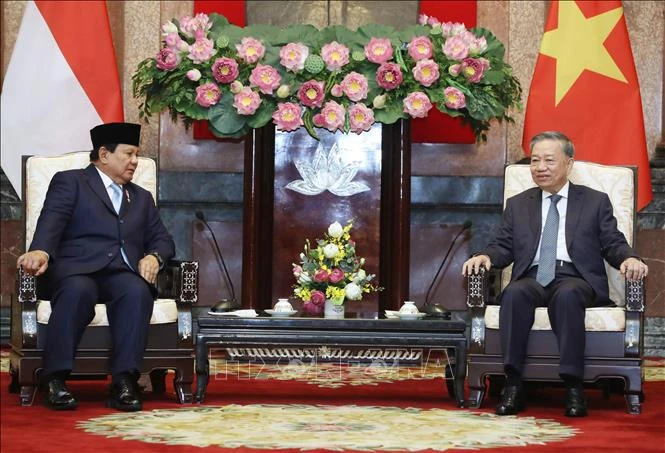 Top leader of Vietnam receives President-elect of Indonesia