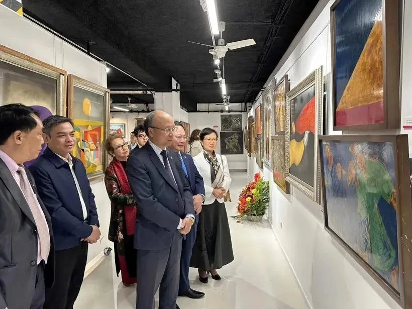 Exhibition introduces Vietnamese lacquer art in France