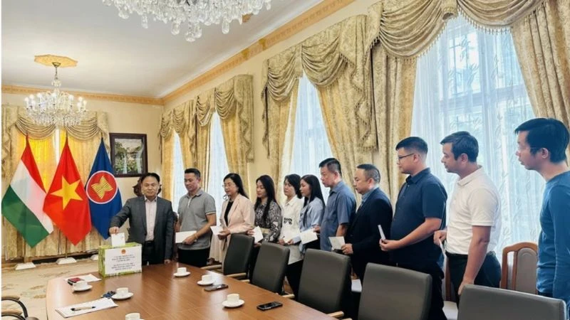 Vietnamese Embassy in Hungary launches fundraising campaign to support flood victims