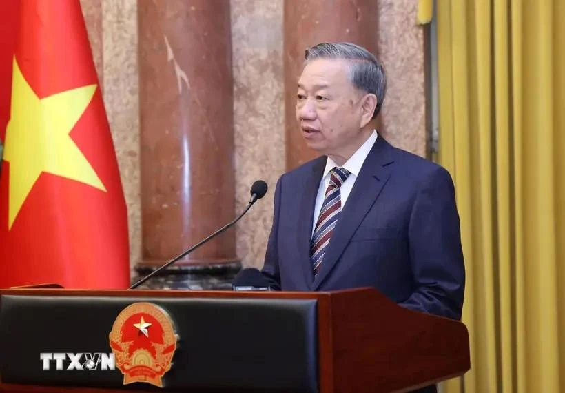 Top leader’s article on innovating Party’s leadership