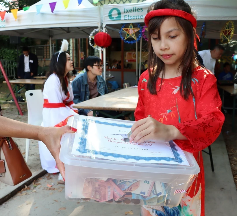 Mid-Autumn Festival held in Belgium for Vietnamese children