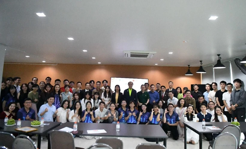 Vietnamese students in Thailand promote Five-Good spirit