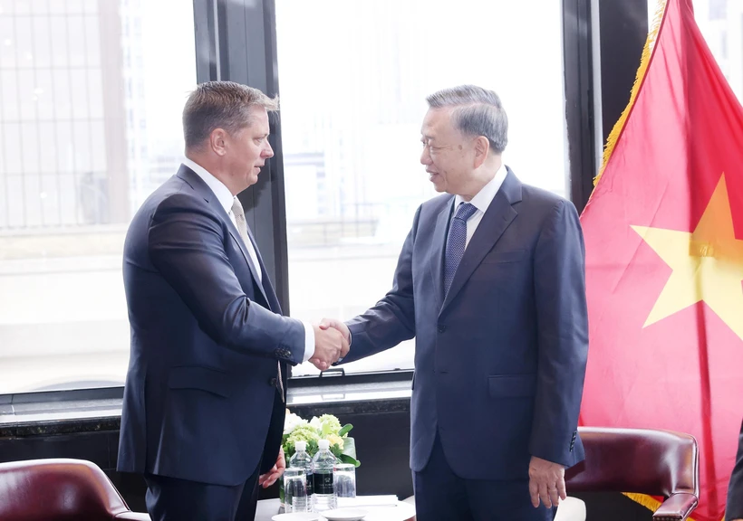 Top leader meets representatives of US energy, tech giants