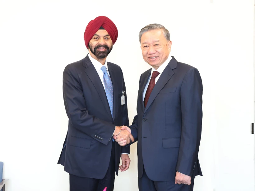 Vietnam prioritises strengthening relations with WB top leader